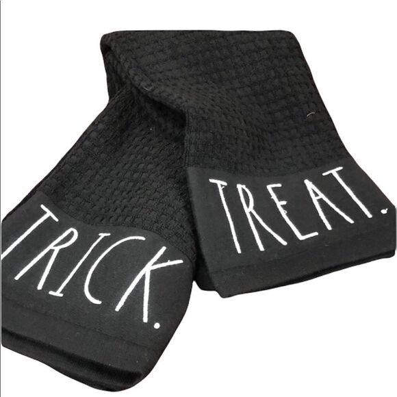 Rae Dunn Other - Rae Dunn TRICK and TREAT hand towels